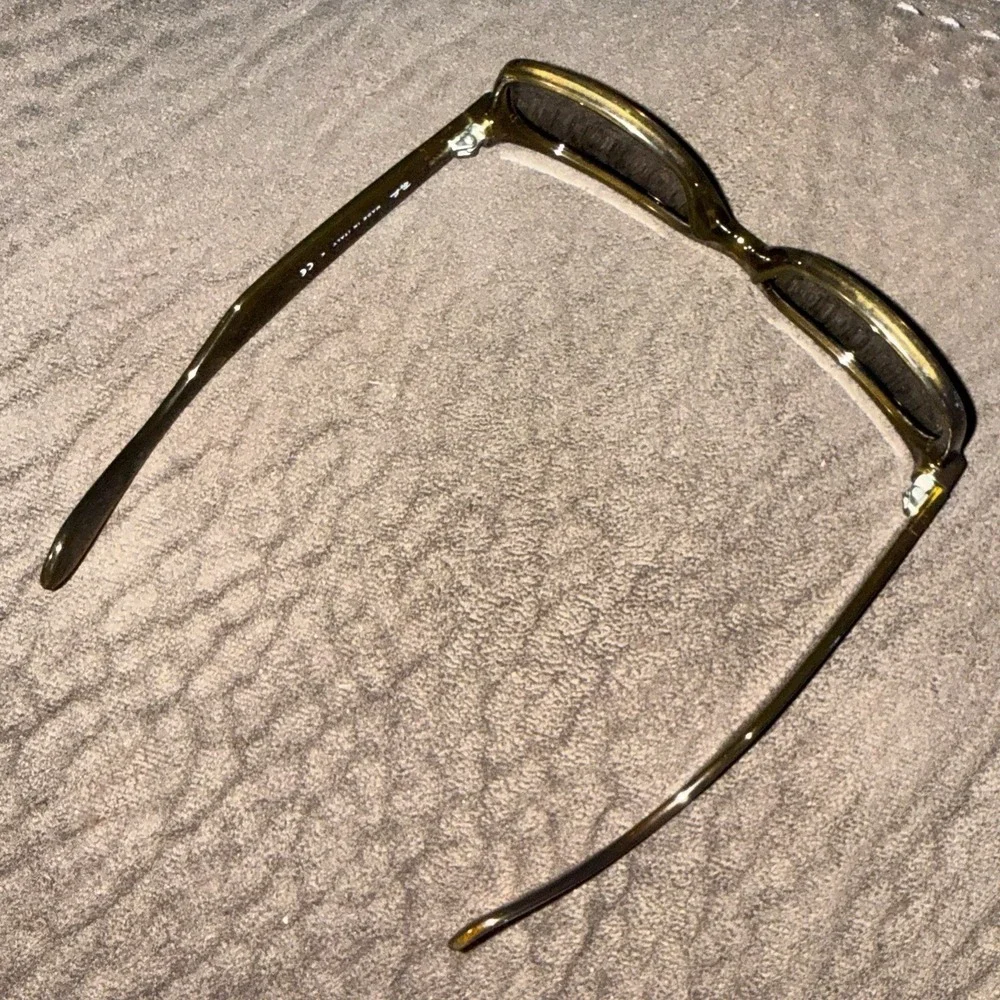 Ray-Ban New Wayfarer Tortoise Green RB2132 Previously Owned Sunglasses